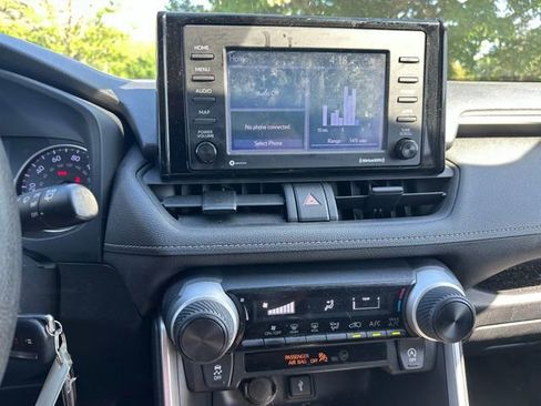 Used 2021 Toyota RAV4 LE w/ Carpet Mat Package (TMS) AWD/4WD image 14