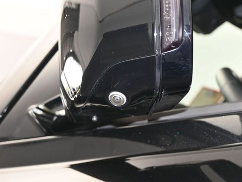 Used 2025 Land Rover Defender 110 S image 42