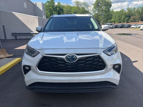 Used 2022 Toyota Highlander XLE FWD image 4