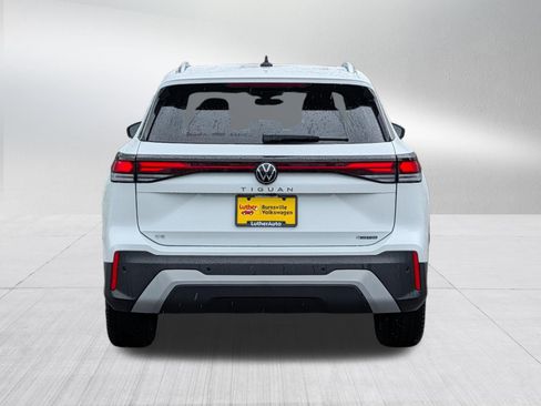 Certified 2025 Volkswagen Tiguan SE w/ Panoramic Sunroof Package AWD/4WD image 6
