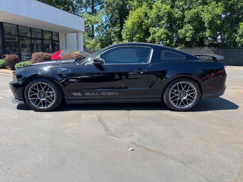 Used 2010 Ford Mustang GT Premium RWD image 2