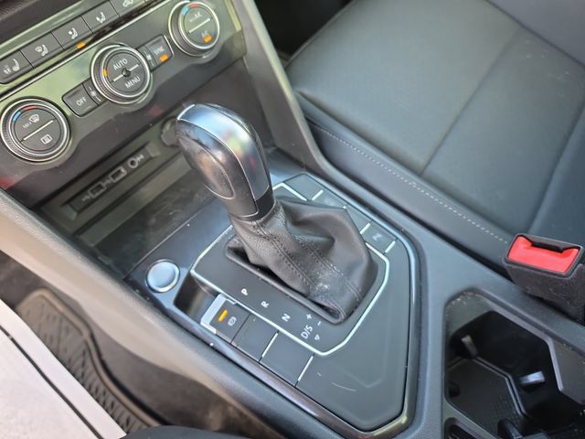 Used 2020 Volkswagen Tiguan SEL FWD image 21