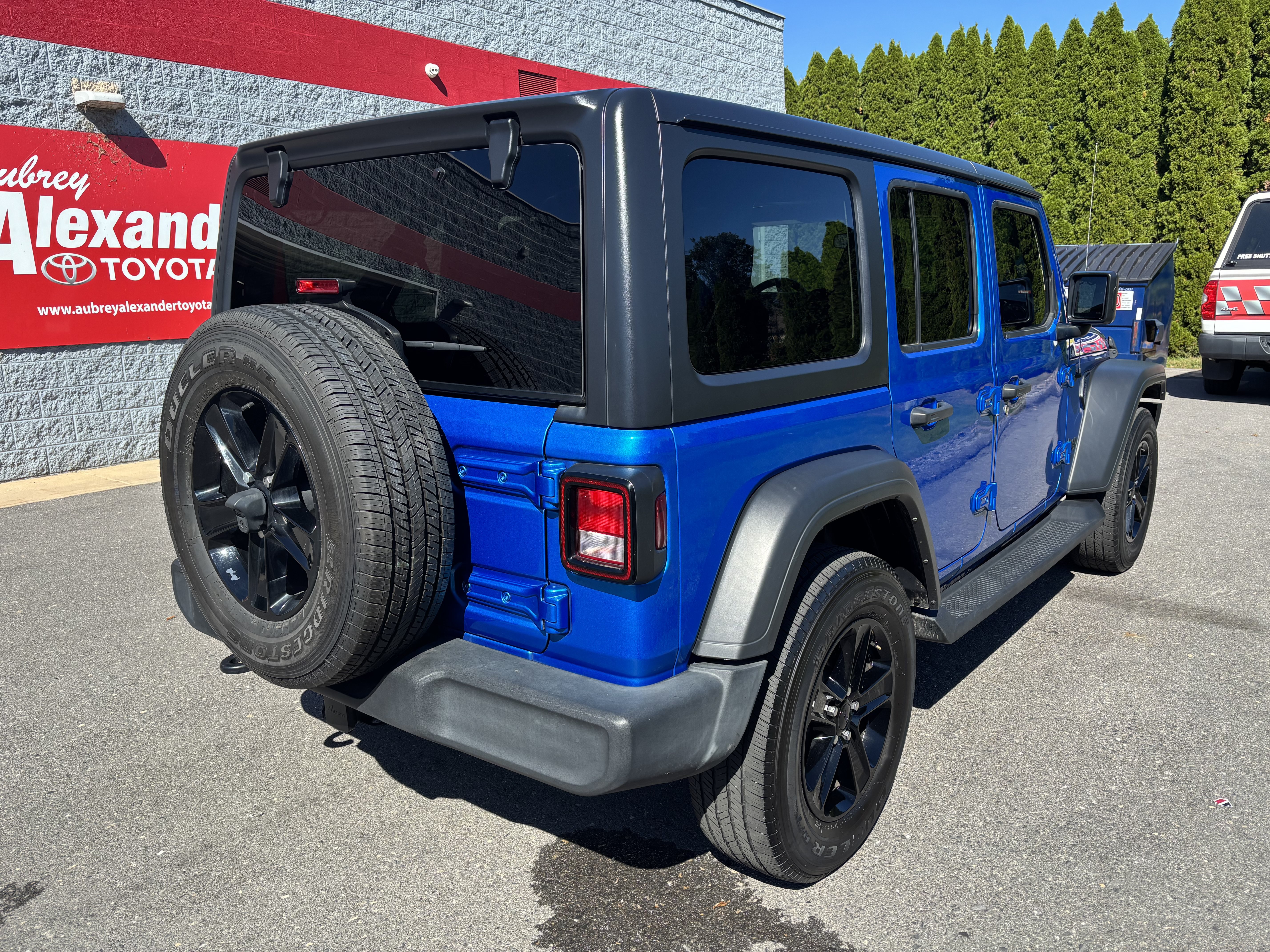 Used 2021 Jeep Wrangler Unlimited Sport w/ Dual Top Group AWD/4WD image 3