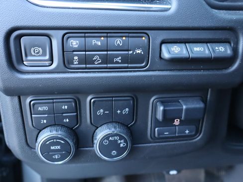 Used 2024 Chevrolet Suburban High Country w/ Advanced Technology Package image 23