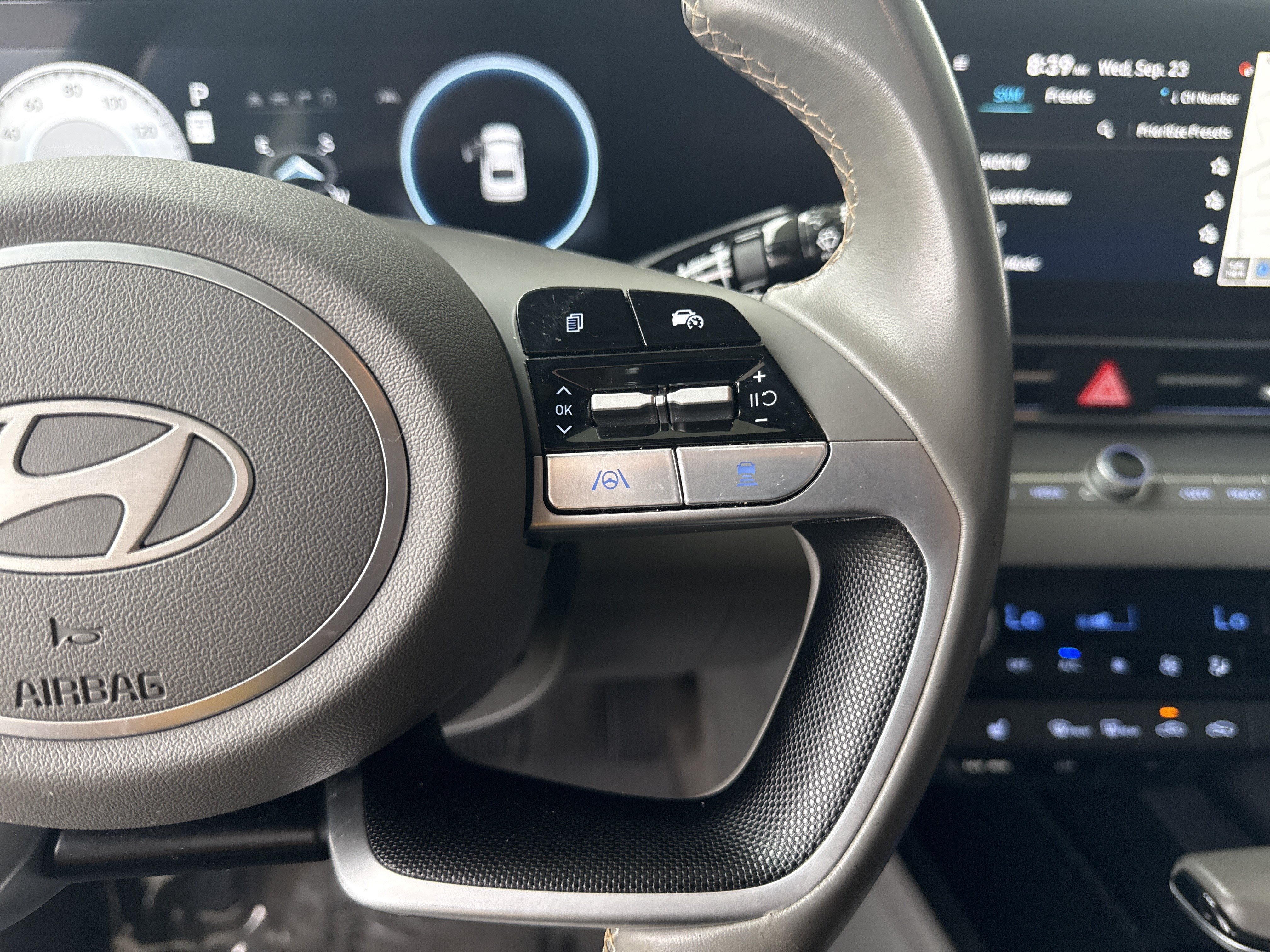 Used 2025 Hyundai Elantra SEL FWD image 19