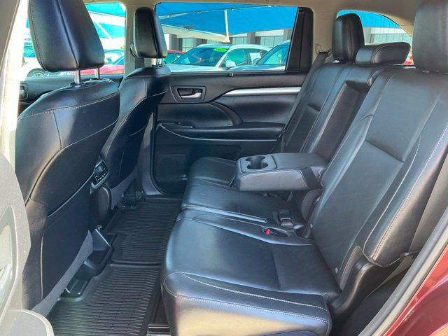 Used 2016 Toyota Highlander XLE AWD/4WD image 10