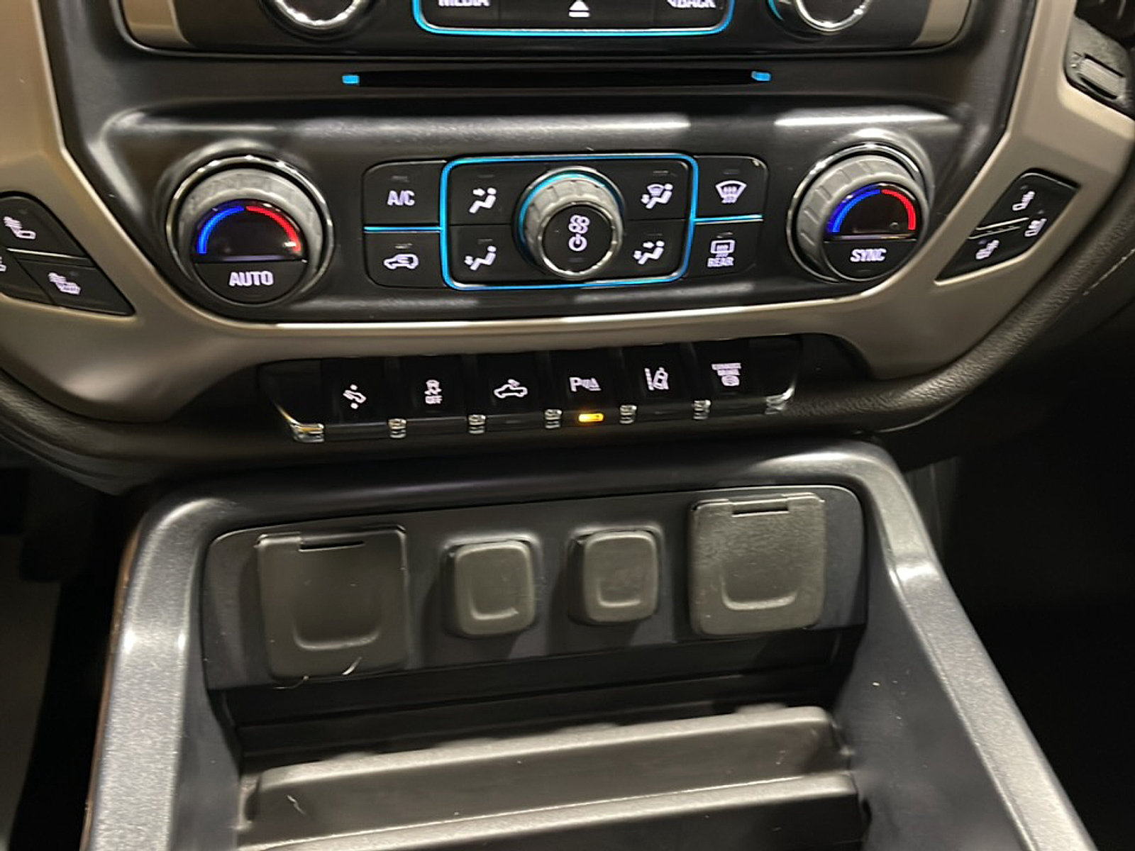 Used 2019 GMC Sierra 3500 Denali w/ Duramax Plus Package AWD/4WD image 10