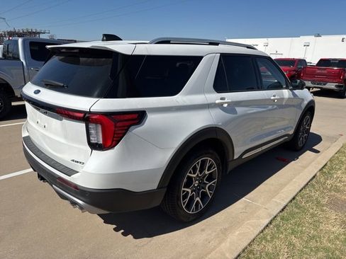 Used 2025 Ford Explorer Platinum w/ Ultimate Package image 3