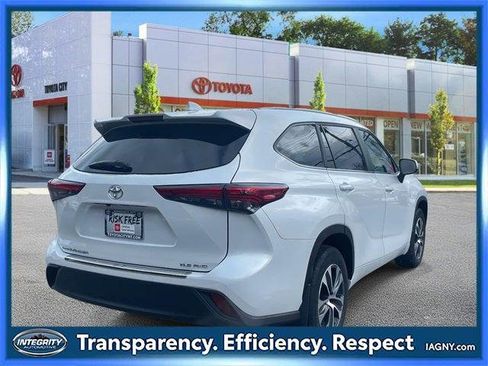 Certified 2023 Toyota Highlander XLE image 6