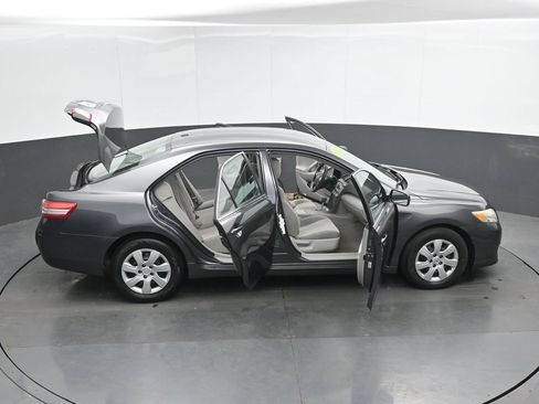 Used 2010 Toyota Camry LE FWD image 44