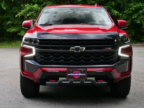 Used 2023 Chevrolet Tahoe Z71 w/ Luxury Package AWD/4WD image 5