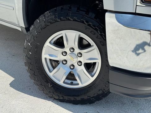 Used 2017 Chevrolet Silverado 1500 LT w/ All Star Edition AWD/4WD image 6