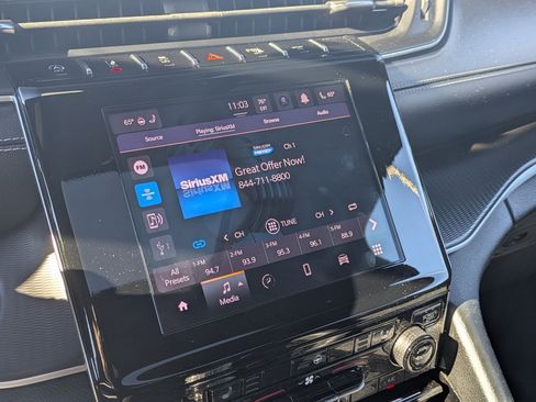 Used 2023 Jeep Grand Cherokee Altitude image 12