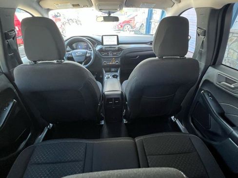 Used 2025 Ford Escape Active AWD/4WD image 9