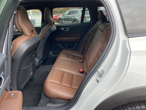 Used 2021 Volvo V60 T5 Cross Country w/ Climate Package image 17