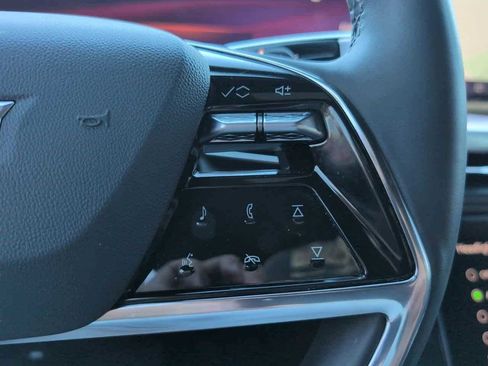 Used 2025 Cadillac Escalade Premium Luxury w/ Touring Package image 32