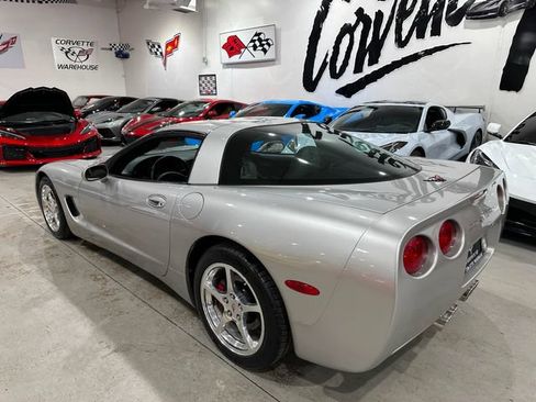 Used 2004 Chevrolet Corvette Coupe w/ Preferred Equipment Group RWD image 29