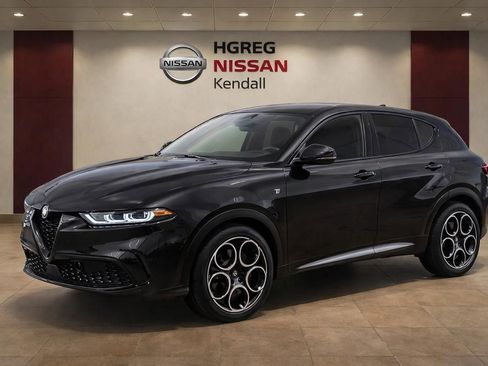 Used 2024 Alfa Romeo Tonale Ti w/ Premium Interior Package AWD/4WD image 3