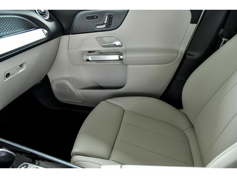 Certified 2025 Mercedes-Benz GLB 250 4MATIC image 24