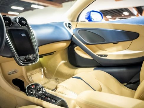 Used 2017 McLaren 570S Coupe image 38