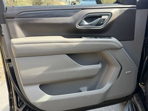 Used 2021 GMC Yukon SLT w/ SLT Premium Package image 5