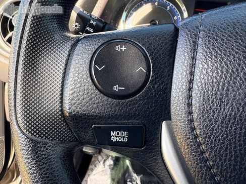 Used 2019 Toyota Corolla L image 18