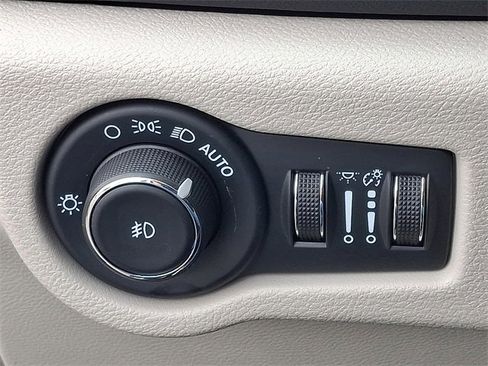 Used 2024 Chrysler Pacifica Touring-L image 24