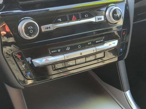 Used 2023 Ford Explorer Limited image 33