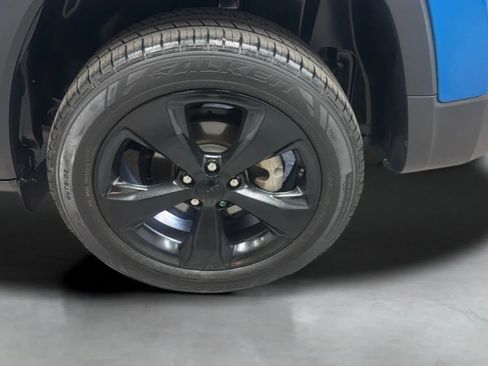 Used 2017 Jeep Cherokee Sport FWD image 31