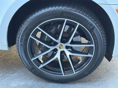 Used 2025 Porsche Macan image 10