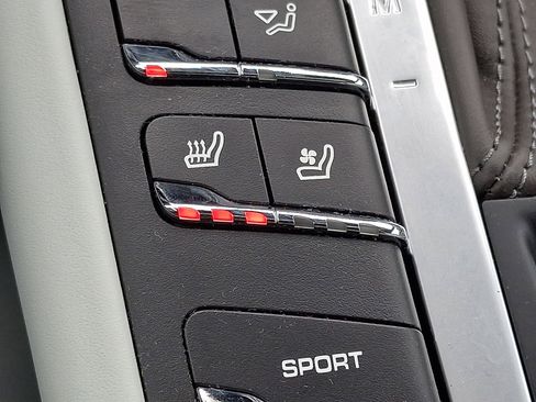 Used 2021 Porsche Macan S image 24