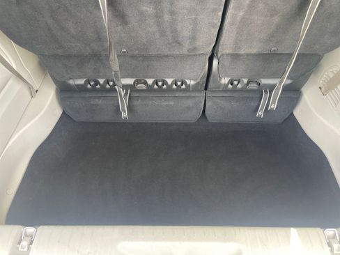 Used 2023 Chrysler Voyager LX image 32