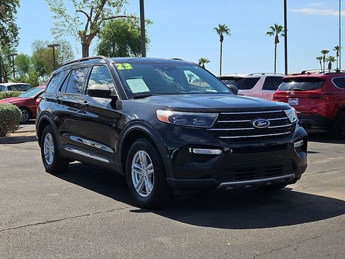 Used 2023 Ford Explorer XLT w/ Equipment Group 202A RWD image 3