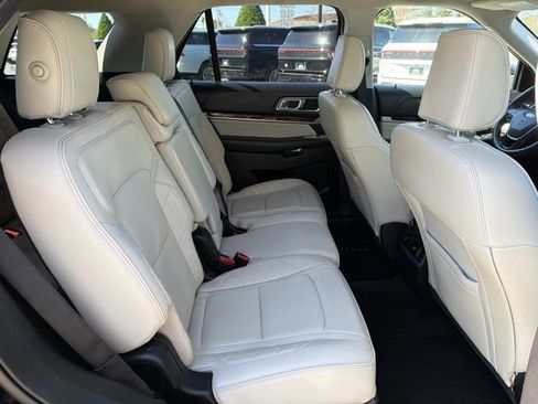 Used 2018 Ford Explorer Platinum image 23