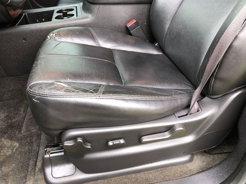 Used 2013 Chevrolet Avalanche LT image 14