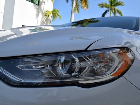 Used 2020 Ford Fusion SE FWD image 12