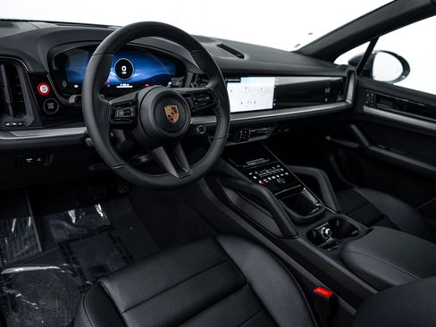 Certified 2026 Porsche Cayenne AWD/4WD image 4