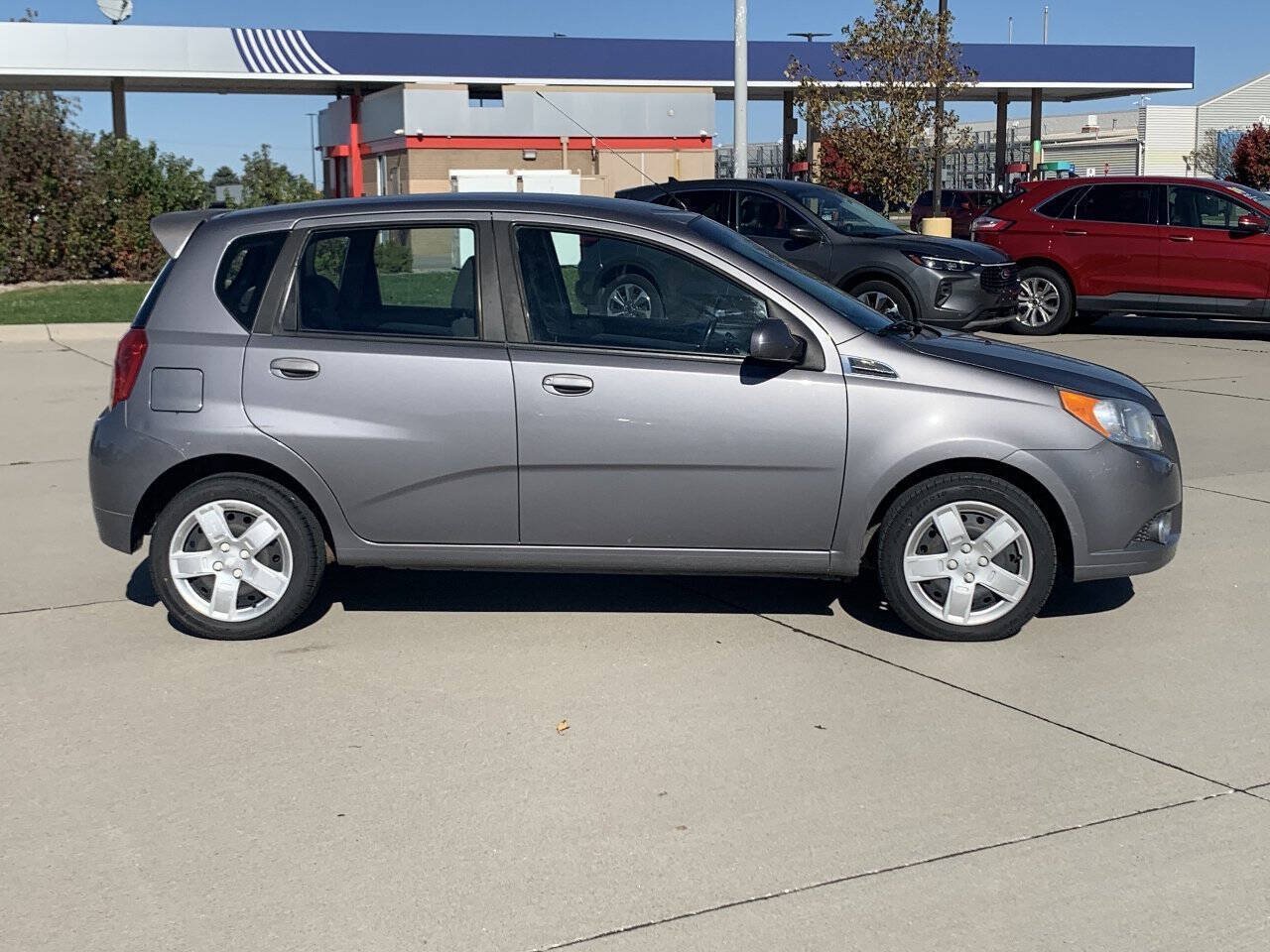 Used 2011 Chevrolet Aveo5 LT FWD image 3