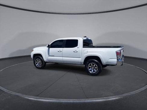 Certified 2022 Toyota Tacoma SR5 AWD/4WD image 7