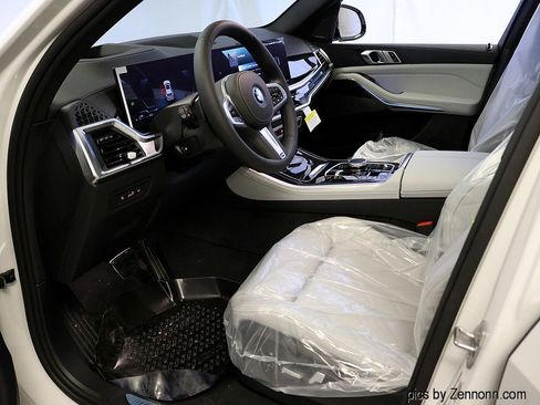 New 2026 BMW X5 xDrive50e image 12