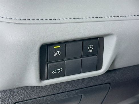 Used 2023 Toyota Highlander XLE image 13