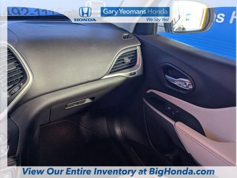 Used 2016 Jeep Cherokee Overland w/ Technology Group image 17