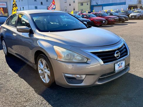 Used 2013 Nissan Altima 2.5 SV image 2