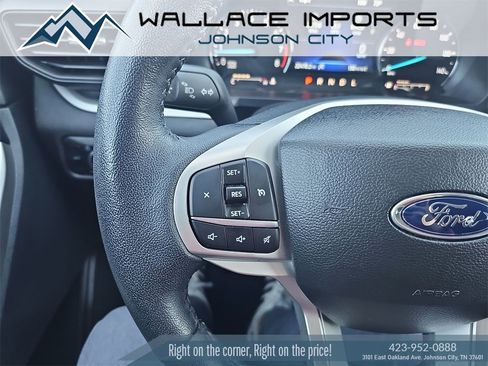 Used 2023 Ford Explorer XLT image 17