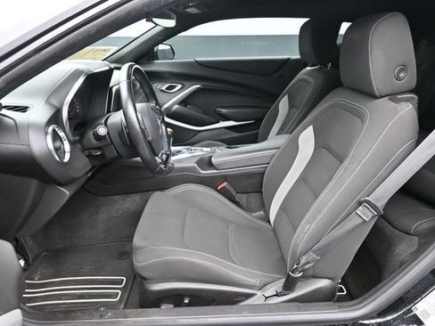 Used 2019 Chevrolet Camaro SS RWD image 27