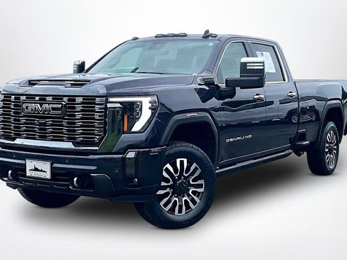 Used 2024 GMC Sierra 3500 Denali Ultimate AWD/4WD image 3