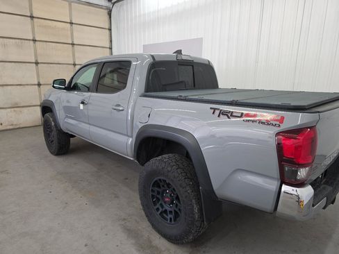 Used 2019 Toyota Tacoma TRD Off-Road image 9