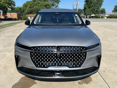 Used 2024 Lincoln Nautilus Premier w/ Equipment Group 102A AWD/4WD image 8