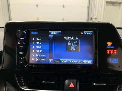 Used 2018 Toyota C-HR XLE image 31