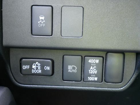 Used 2020 Toyota Tacoma TRD Off-Road AWD/4WD image 26